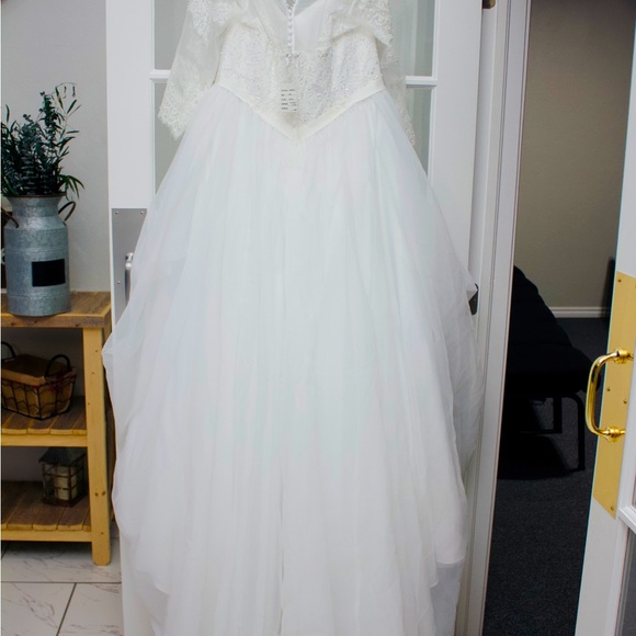 Wedding bride dress - Picture 3 of 12